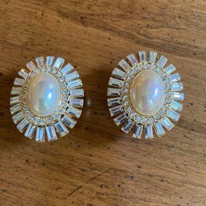Beautiful pearl and baguette pierced earrings